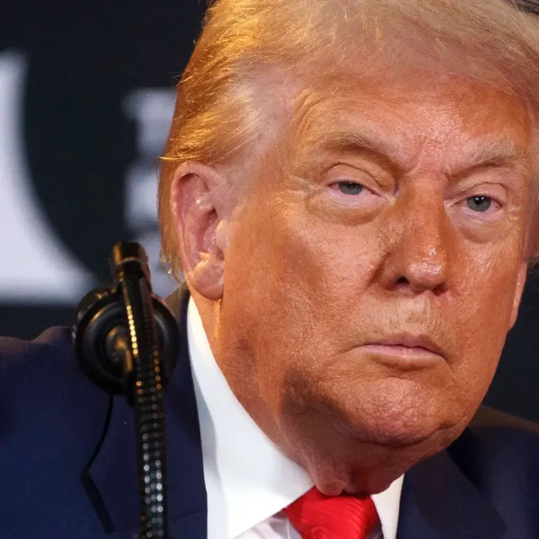 Impopularidad de Trump roza niveles récord