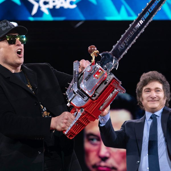 Empleados federales demandan a Elon Musk