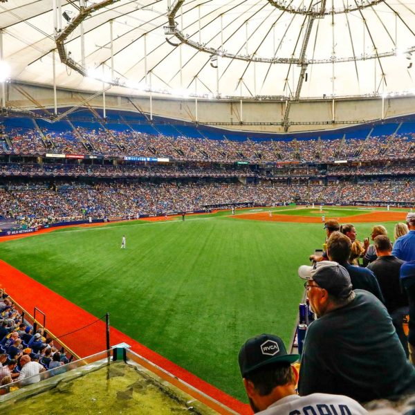 El huracán Milton destruye el techo del Tropicana Field, parque de los Rays de Tampa Bay en MLB